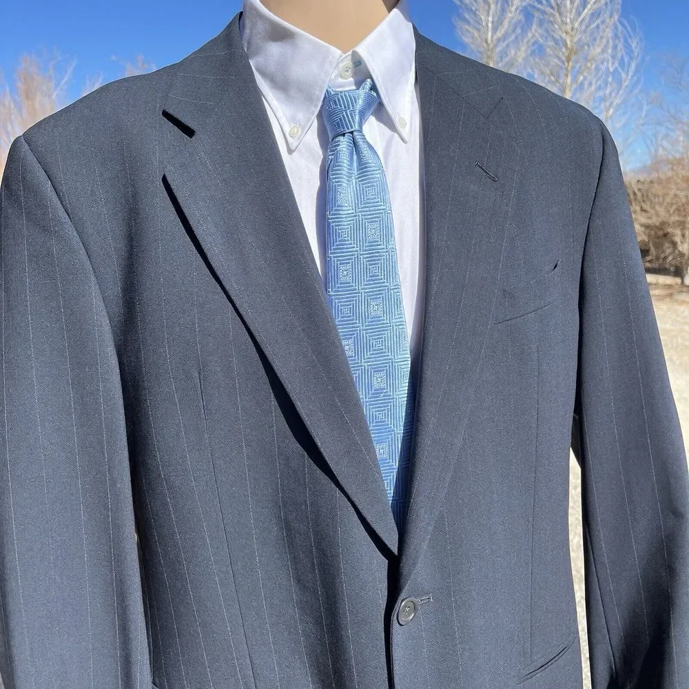 Armani Collezioni blazer men's (42R) Lana Wool navy pinstripe‎ Made In Italy
